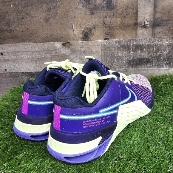 New Nike Wmns Metcon 8 Amp 'Deep Purple Barely Volt' - Picture 6 of 11